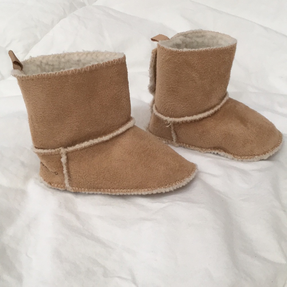 Baby Gap Sherpa booties